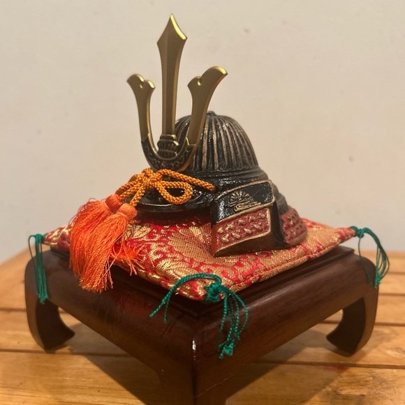 VINTAGE JAPANESE CAST IRON SAMURI WARRIOR KABUKO ARMOR HELMET REPLICA - Picture 6 of 13